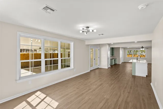 $380,000 | 347 Monroe Street, Giddings, TX 78942