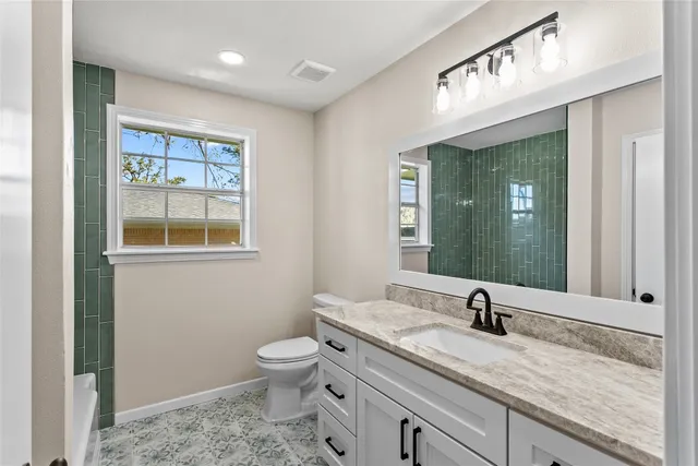 $380,000 | 347 Monroe Street, Giddings, TX 78942