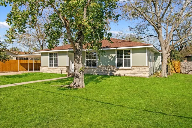 $380,000 | 347 Monroe Street, Giddings, TX 78942