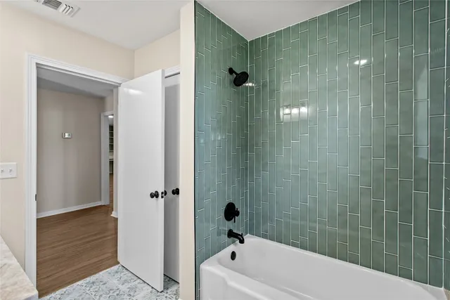 $380,000 | 347 Monroe Street, Giddings, TX 78942