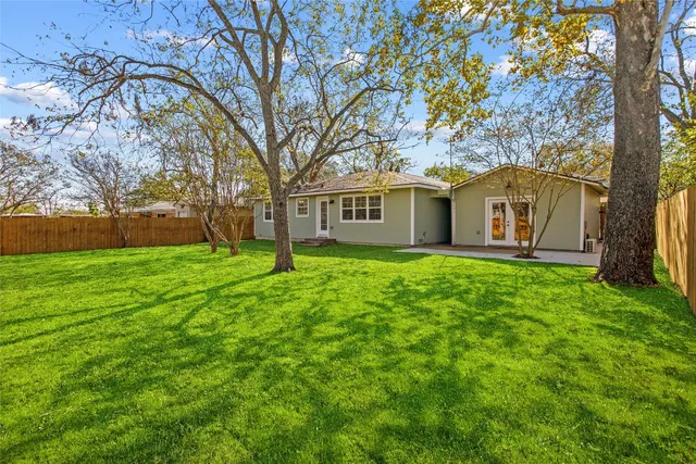 $380,000 | 347 Monroe Street, Giddings, TX 78942