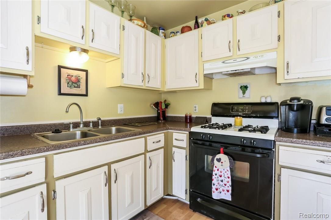 008-Kitchen__Dining_Room-5888699-medium.jpg