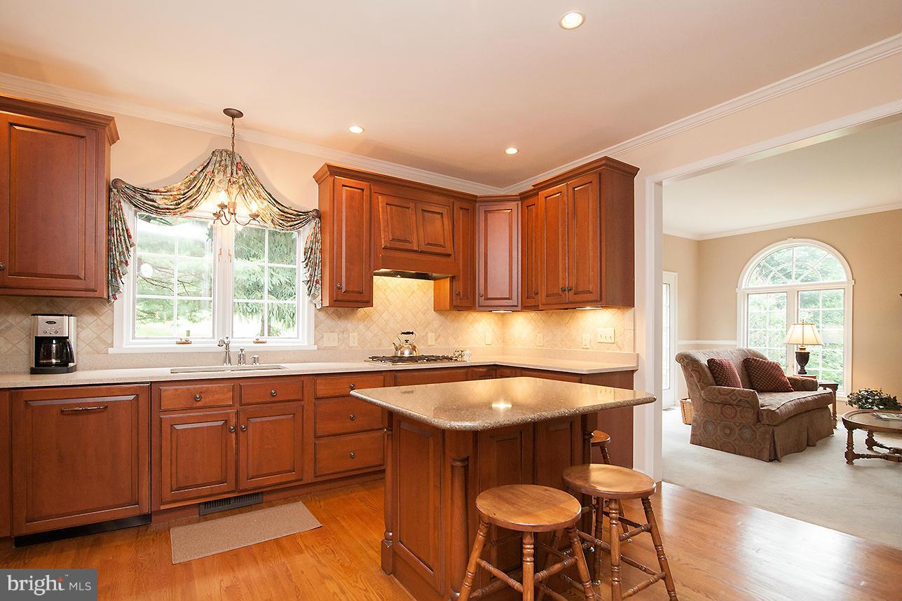 8842 Indian Springs Road Frederick, MD 21702 - Photo 13 of 30 island