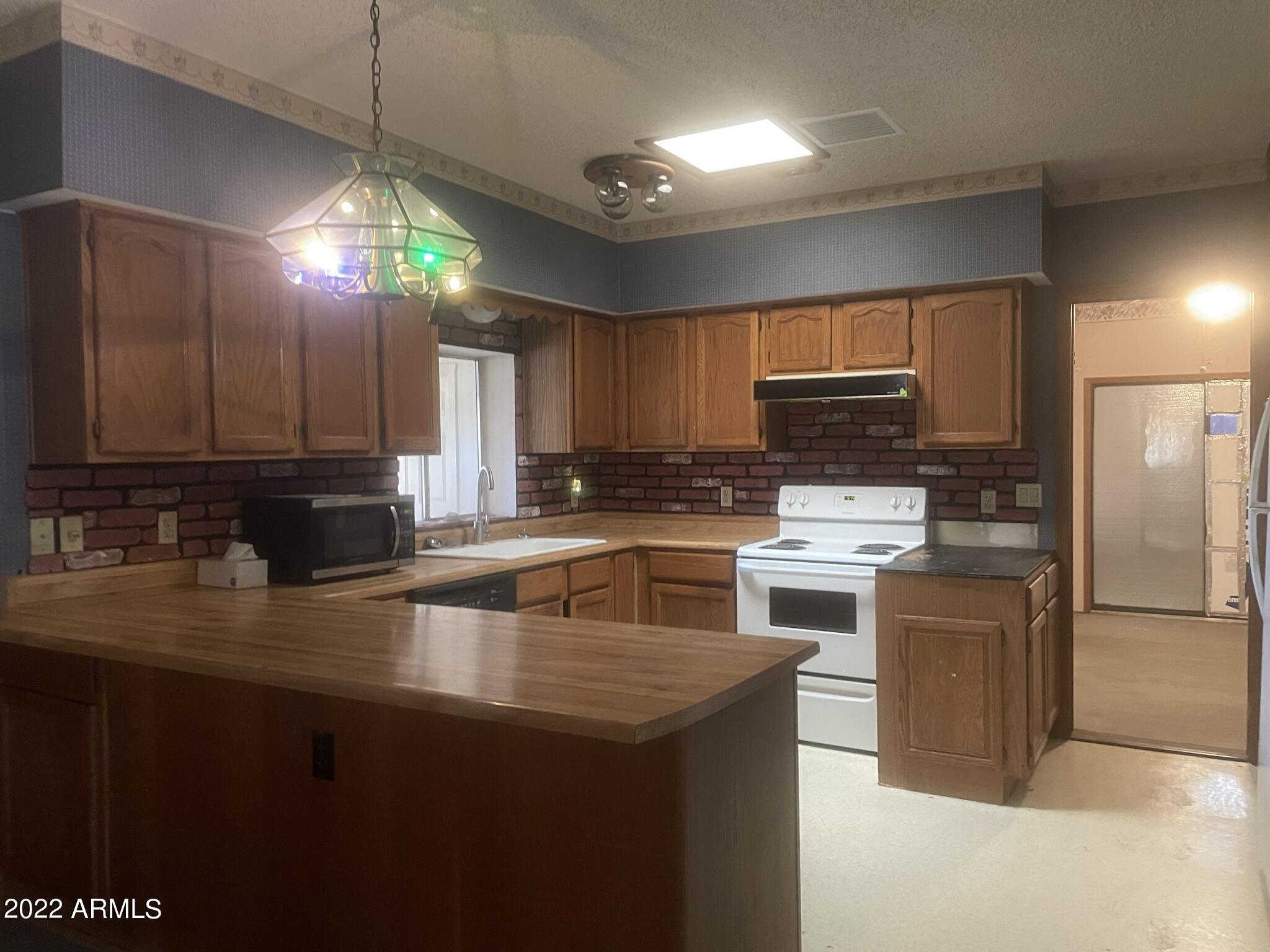 628 South Desert View Drive Apache Junction, AZ 85120 - Photo 2 of 4 Kitchen-628 S Desert View