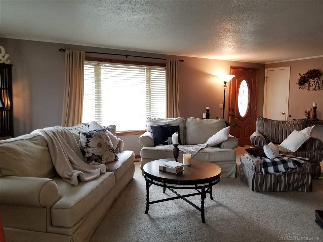 7100 Townsend Road Lexington, MI 48450 - Photo 4 of 29 Living Room