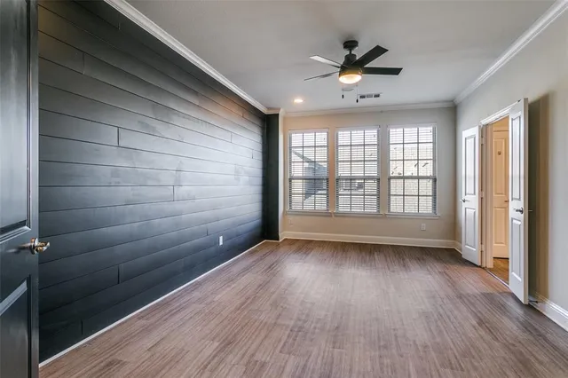 $3,000 | 515 West Royal Lane, Irving, TX 75039