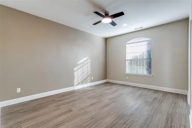 $3,000 | 515 West Royal Lane, Irving, TX 75039