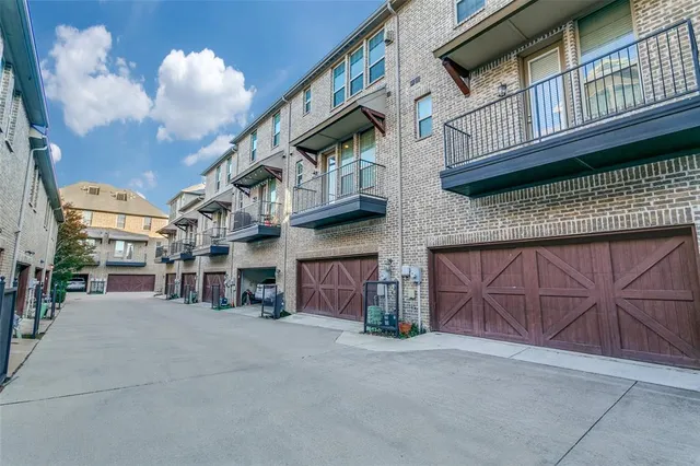 $3,000 | 515 West Royal Lane, Irving, TX 75039