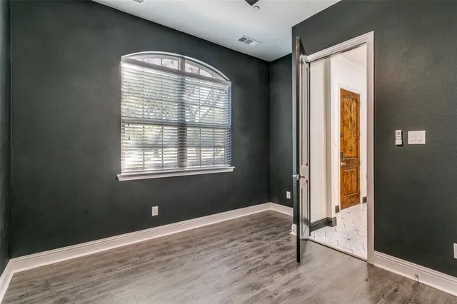 $3,000 | 515 West Royal Lane, Irving, TX 75039