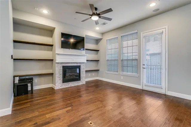 $3,000 | 515 West Royal Lane, Irving, TX 75039