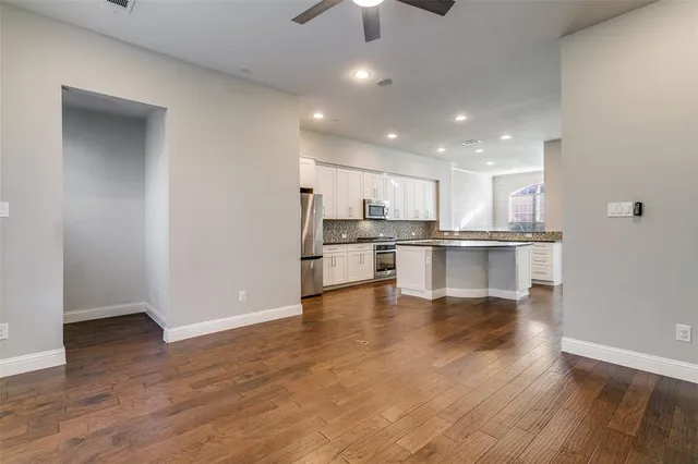 $3,000 | 515 West Royal Lane, Irving, TX 75039