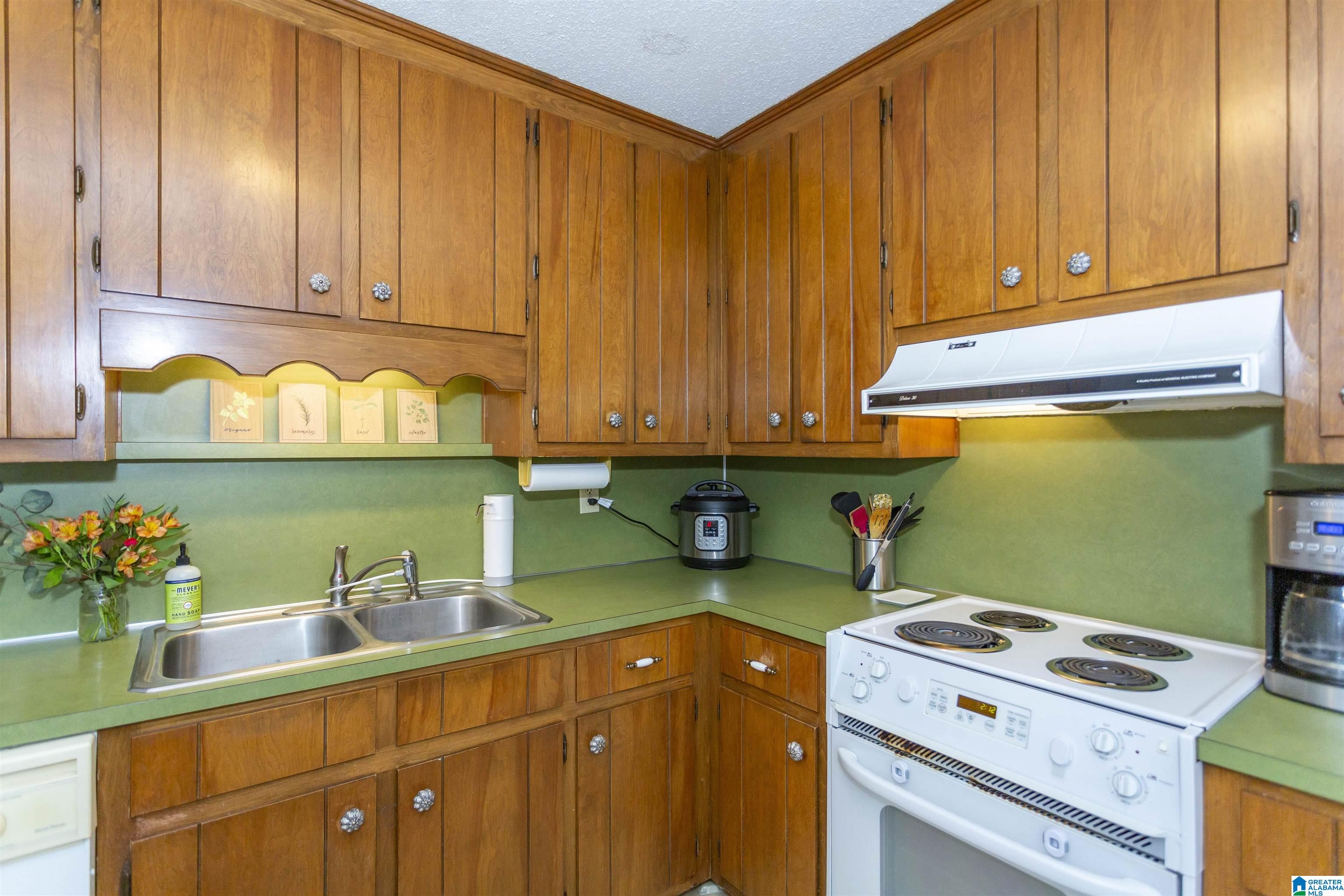 336 Round Hill Road Pelham, AL 35124 - Photo 11 of 43