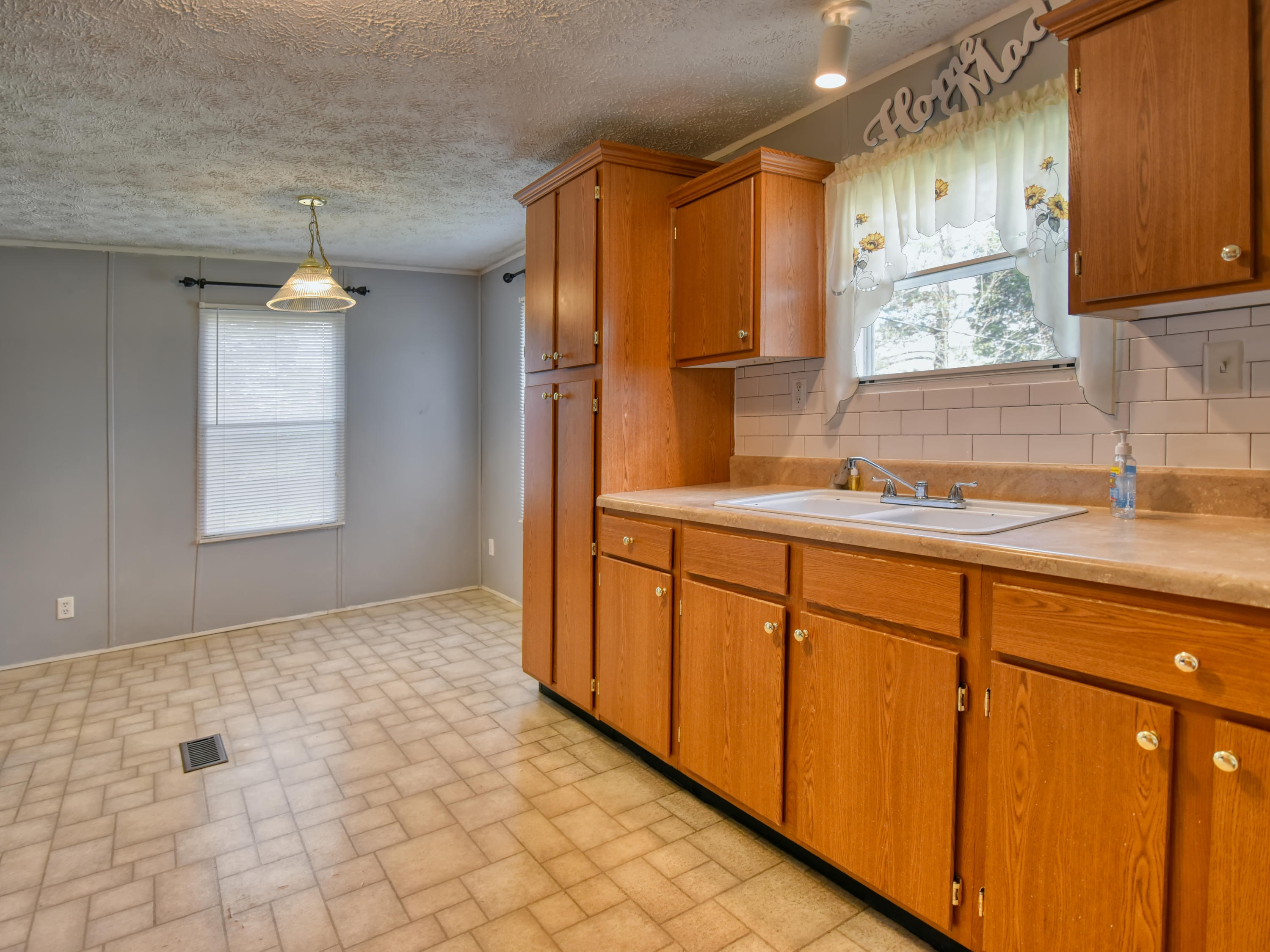 577 Stephens Road Greenback, TN 37742 - Photo 7 of 18 577 Stephens