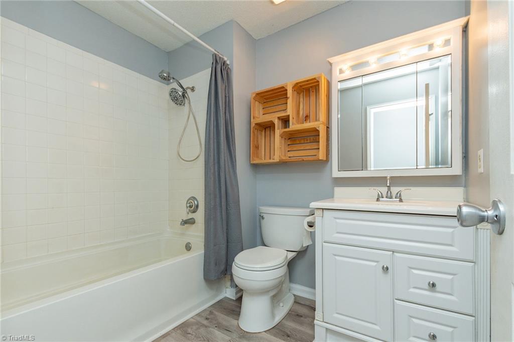 291 Kingwood Road Reidsville, NC 27320 - Photo 17 of 49 Hall Bath