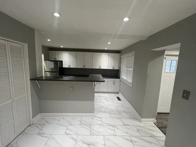 $169,900 | 17056 Burnham Avenue, Lansing, IL 60438