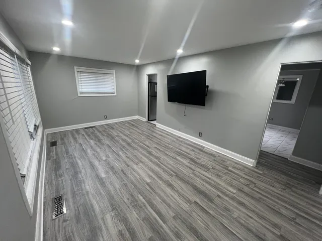 $169,900 | 17056 Burnham Avenue, Lansing, IL 60438