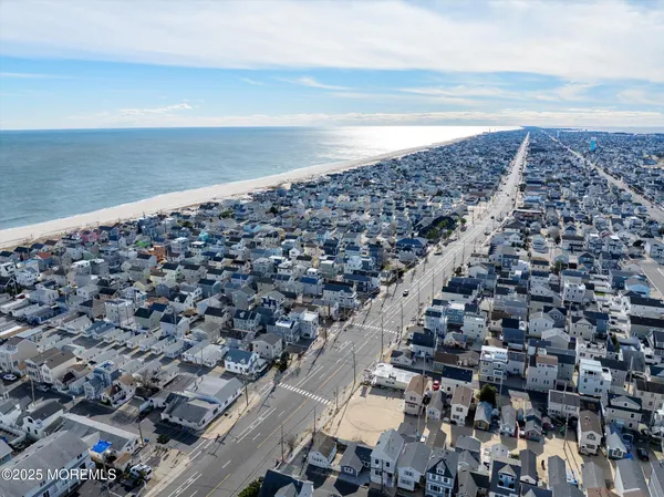 $574,900 | 12 West Rutherford Lane, Lavallette, NJ 08735