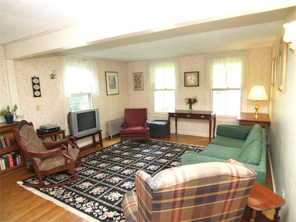 141 Old Common Road Lancaster, MA 01523 - Photo 2 of 23
