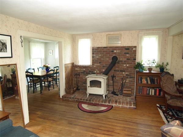 141 Old Common Road Lancaster, MA 01523 - Photo 3 of 23