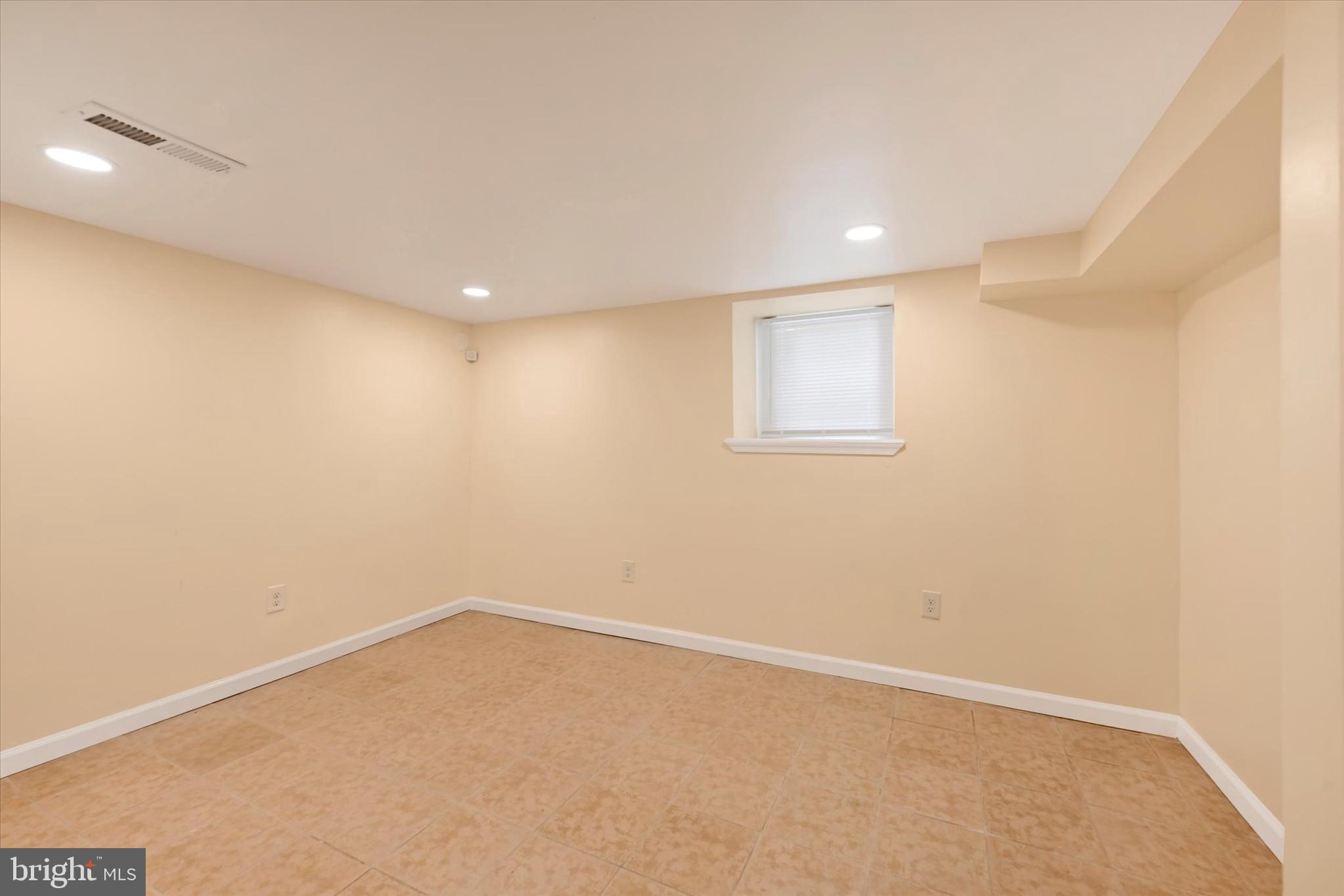 2807 Lawina Road Baltimore, MD 21216 - Photo 35 of 40