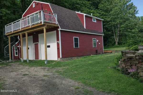 $2,300 | 18-1 Morgan Street, Unit 1, Lenox, MA 01240