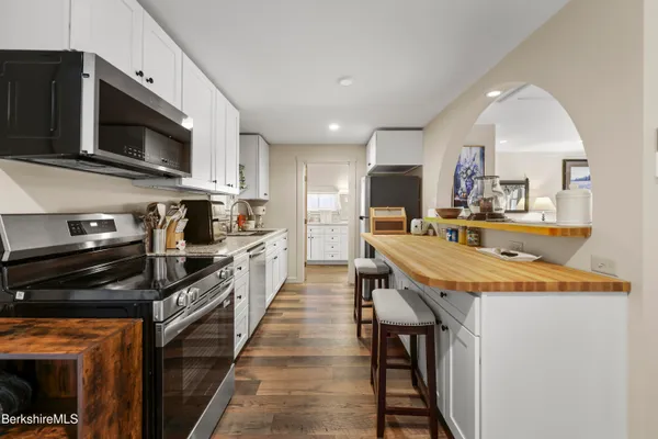 $2,300 | 18-1 Morgan Street, Unit 1, Lenox, MA 01240