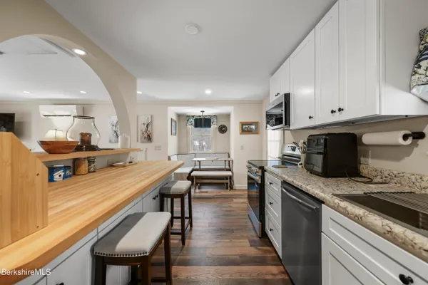 $2,300 | 18-1 Morgan Street, Unit 1, Lenox, MA 01240