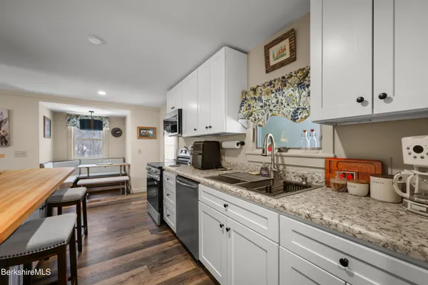 $2,300 | 18-1 Morgan Street, Unit 1, Lenox, MA 01240