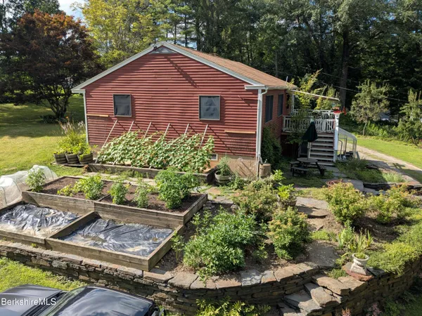 $2,300 | 18-1 Morgan Street, Unit 1, Lenox, MA 01240