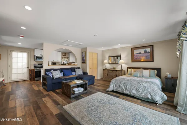 $2,300 | 18-1 Morgan Street, Unit 1, Lenox, MA 01240