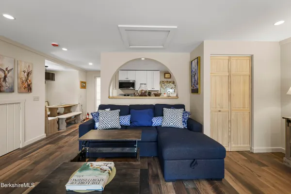 $2,300 | 18-1 Morgan Street, Unit 1, Lenox, MA 01240