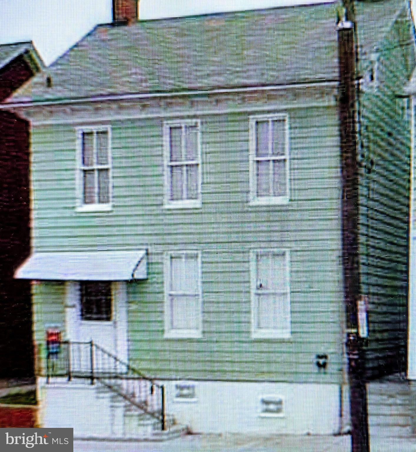 a front view of a house with garage