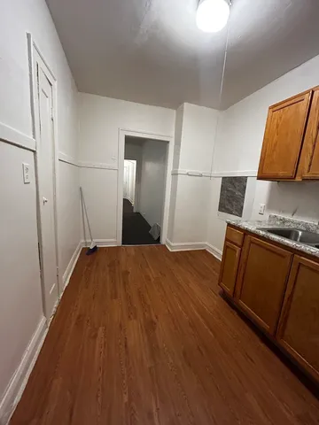 $1,150 | 209 North Kolmar Avenue, Unit 1S, Chicago, IL 60624