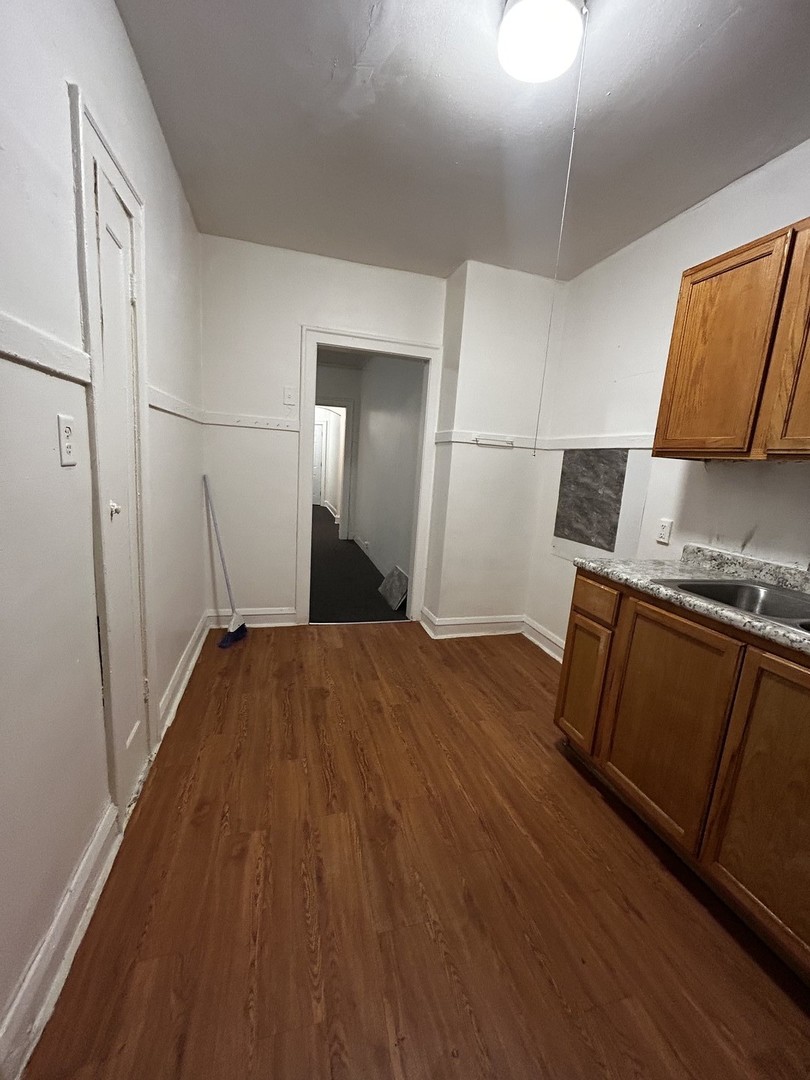 209 North Kolmar Avenue, Unit 1S Chicago, IL 60624 - Photo 2 of 6