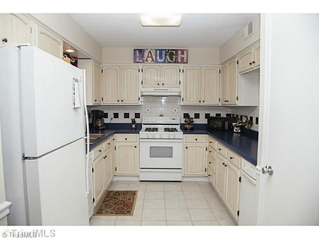 234 F Northpoint Avenue High Point, NC 27262 - Photo 8 of 16 Kitchen.
