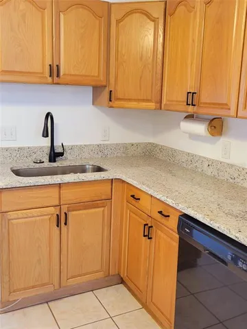 $2,300 | 550 Pent Street, Tarpon Springs, FL 34689