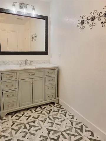 $2,300 | 550 Pent Street, Tarpon Springs, FL 34689