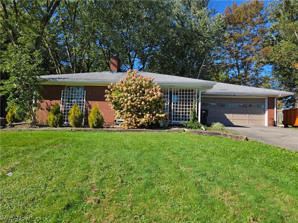 1367 North Road Northeast Warren, OH 44483 - Photo 1 of 2 Gallery Image 1
