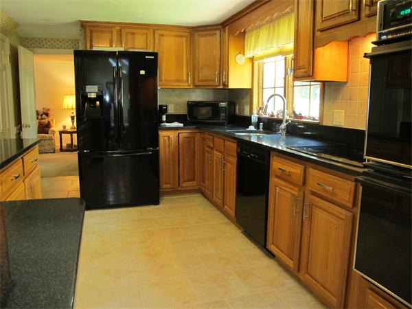 8 Oxbow Road Lexington, MA 02421 - Photo 5 of 16
