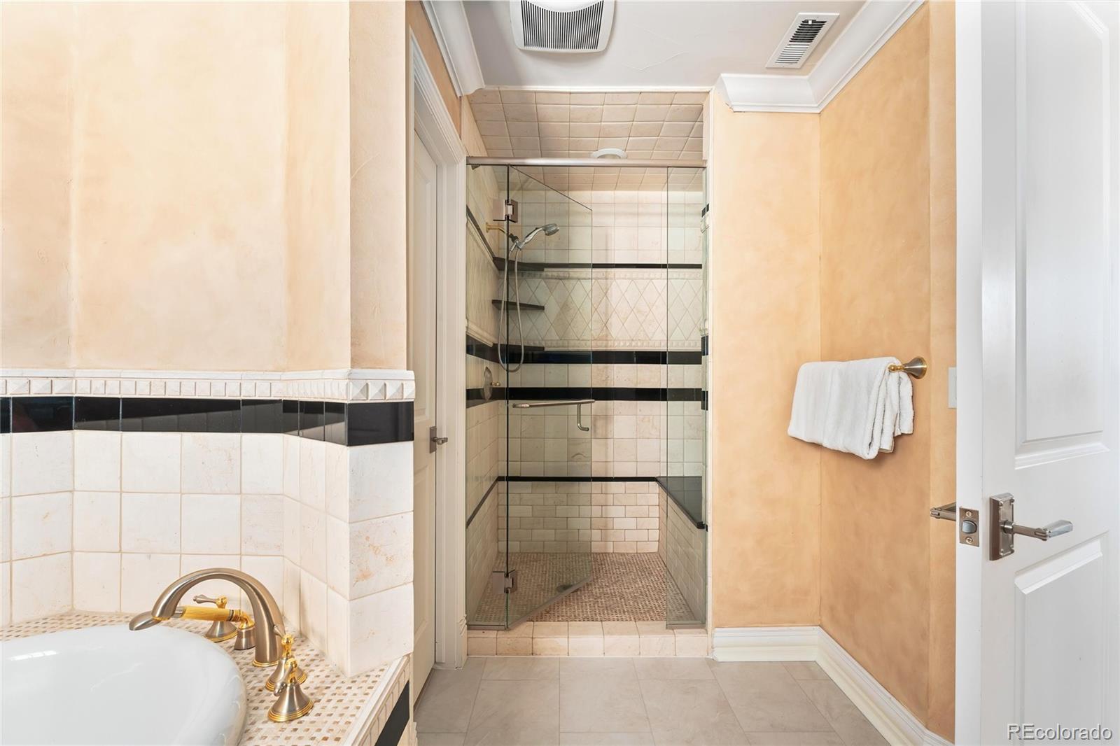 747 South Emerson Street Denver, CO 80209 - Photo 20 of 48 a view of bathroom