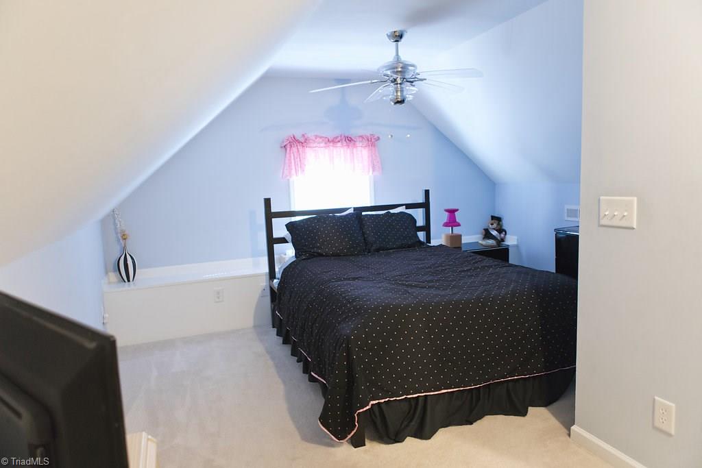 1507 Heathcliff Road High Point, NC 27262 - Photo 19 of 30 Third Floor Teen Or Guest Suite with it's own Bathroom & Closets.