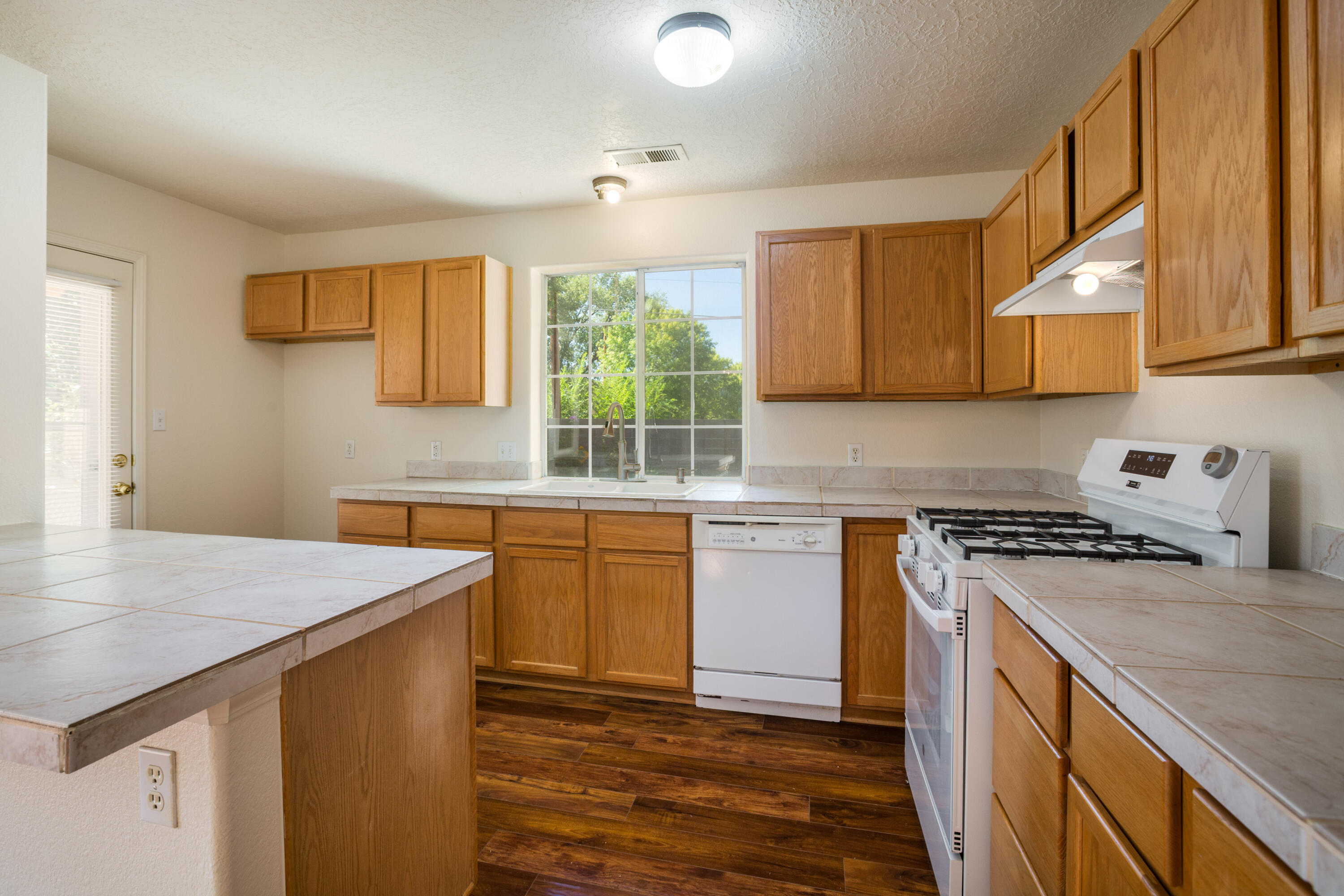 635 Reeves Place Southwest Los Lunas, NM 87031 - Photo 7 of 22 Gallery Image 7