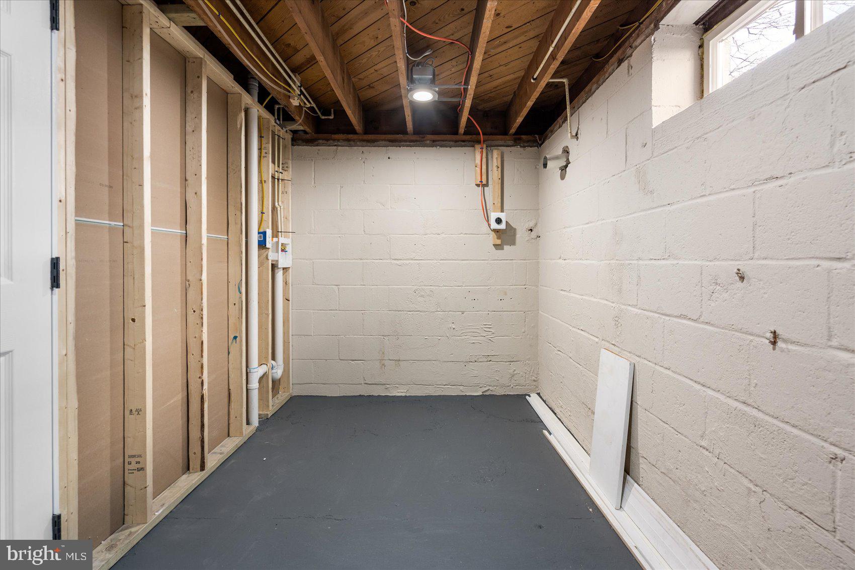 240 Carroll Road Pasadena, MD 21122 - Photo 25 of 33 Storage Space
