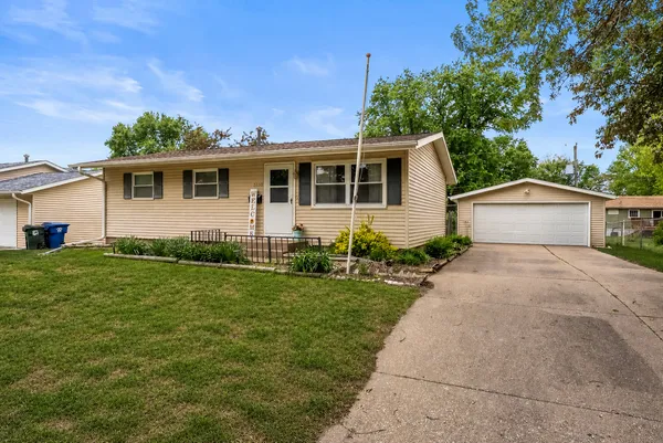 $179,900 | 5110 Warren Street, Davenport, IA 52806