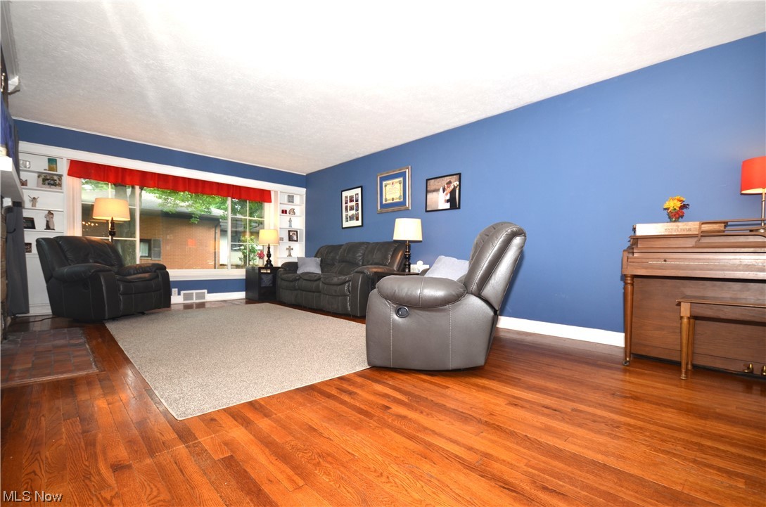 3853 Baird Road Stow, OH 44224 - Photo 4 of 35 Gallery Image 4