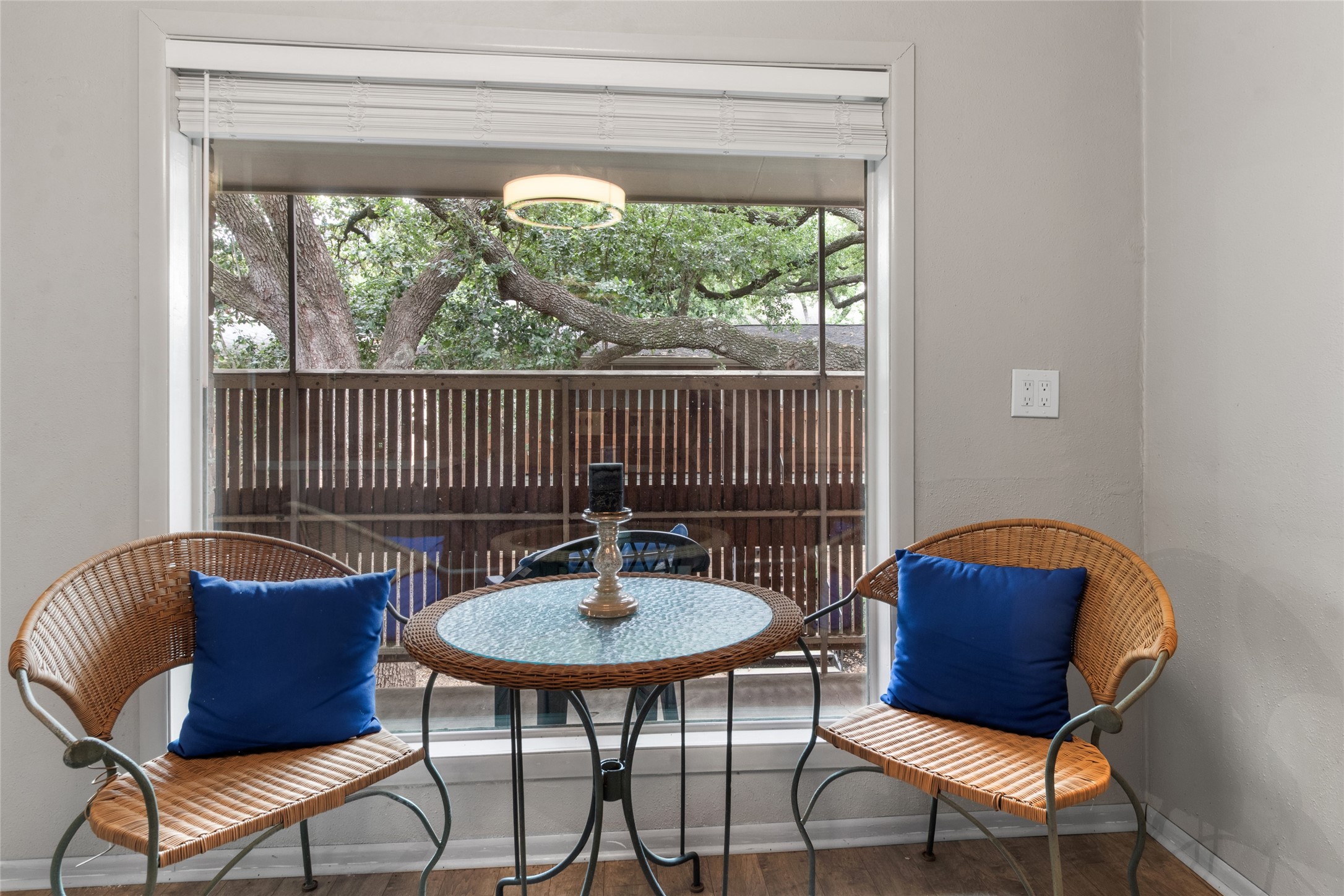 3924 West Alabama Street, Unit 4 Houston, TX 77027 - Photo 11 of 32 Dining area with large window to enjoy the view while eating. New blinds are installed in windows.