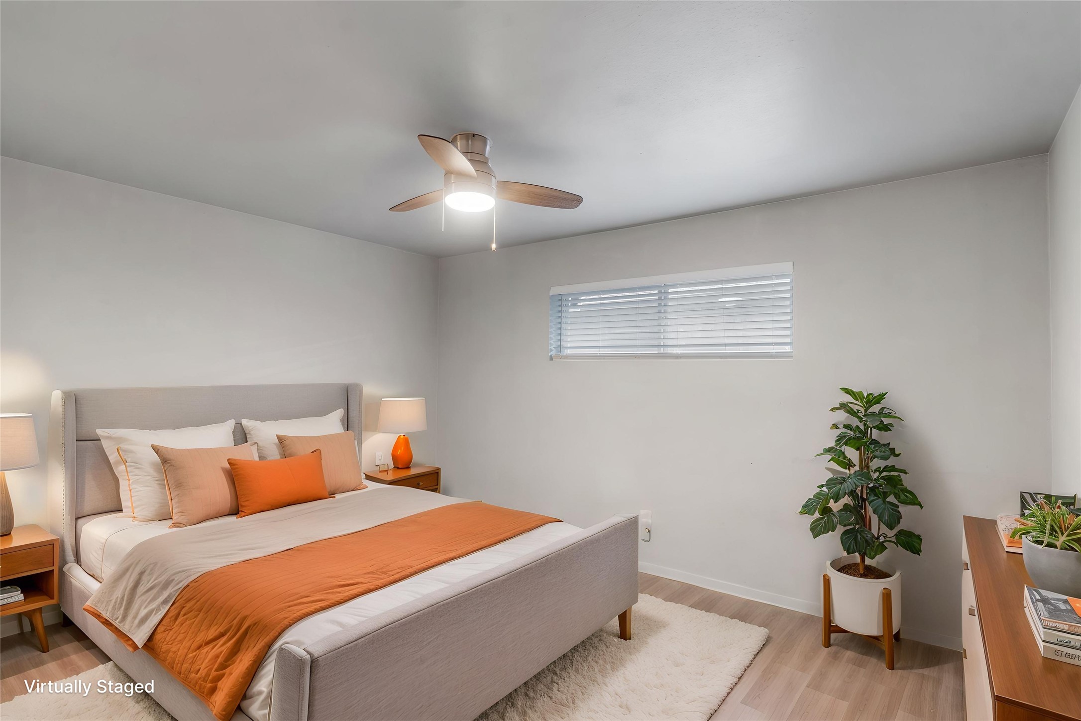 3924 West Alabama Street, Unit 4 Houston, TX 77027 - Photo 12 of 32 Primary bedroom- A king size can fit in this room