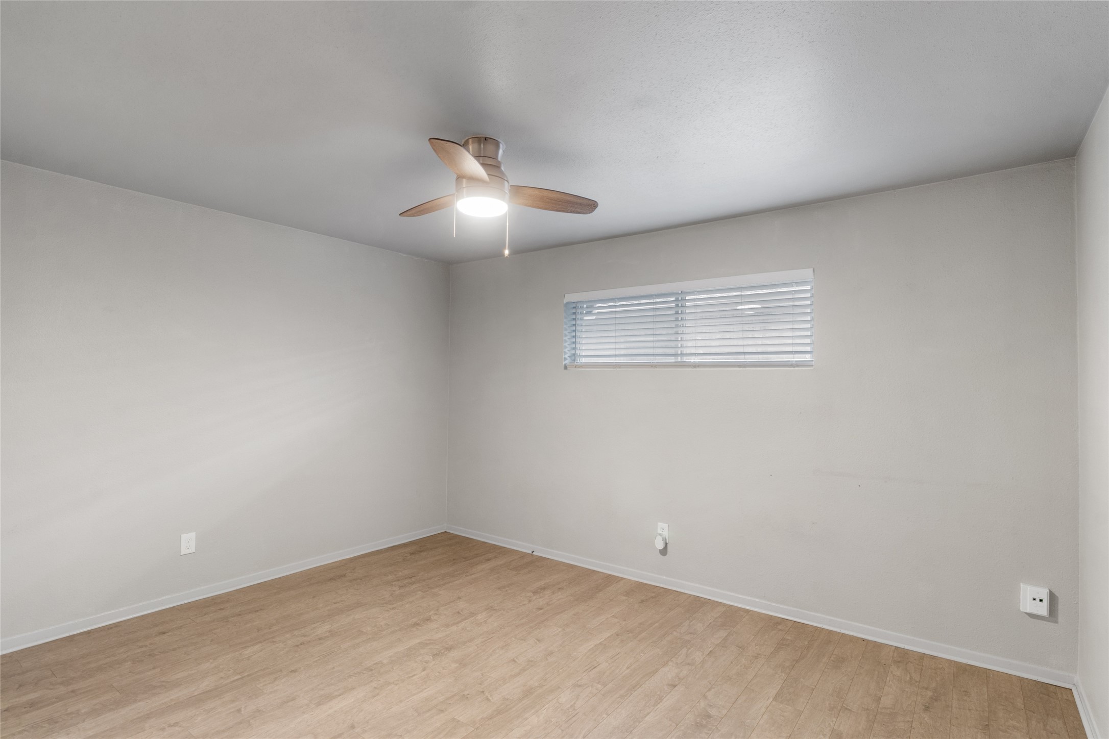 3924 West Alabama Street, Unit 4 Houston, TX 77027 - Photo 13 of 32 Another view of the primary, notice the new ceiling fan.