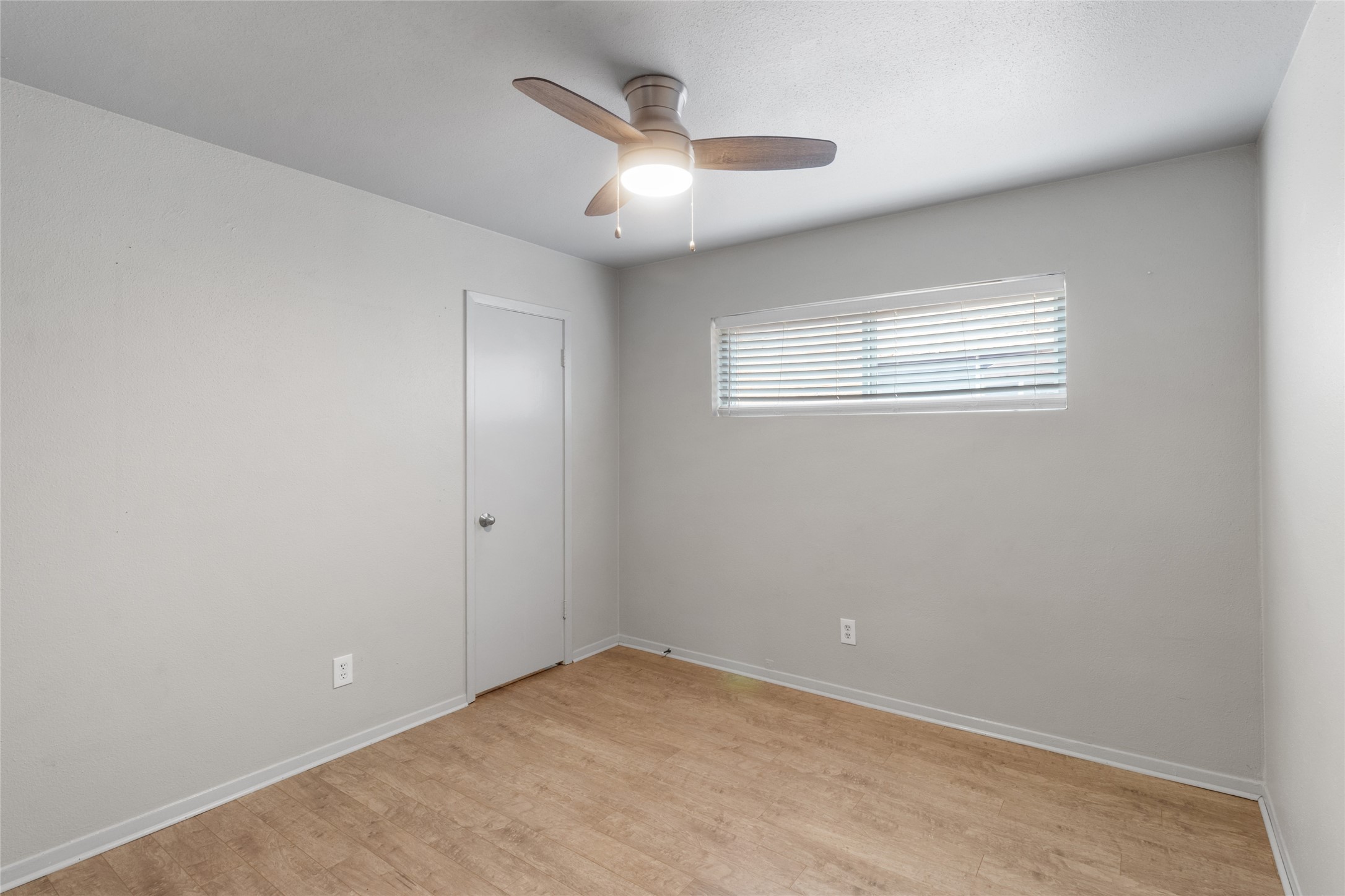 3924 West Alabama Street, Unit 4 Houston, TX 77027 - Photo 17 of 32 Bedroom 3- All rooms have new lighting and flooring.