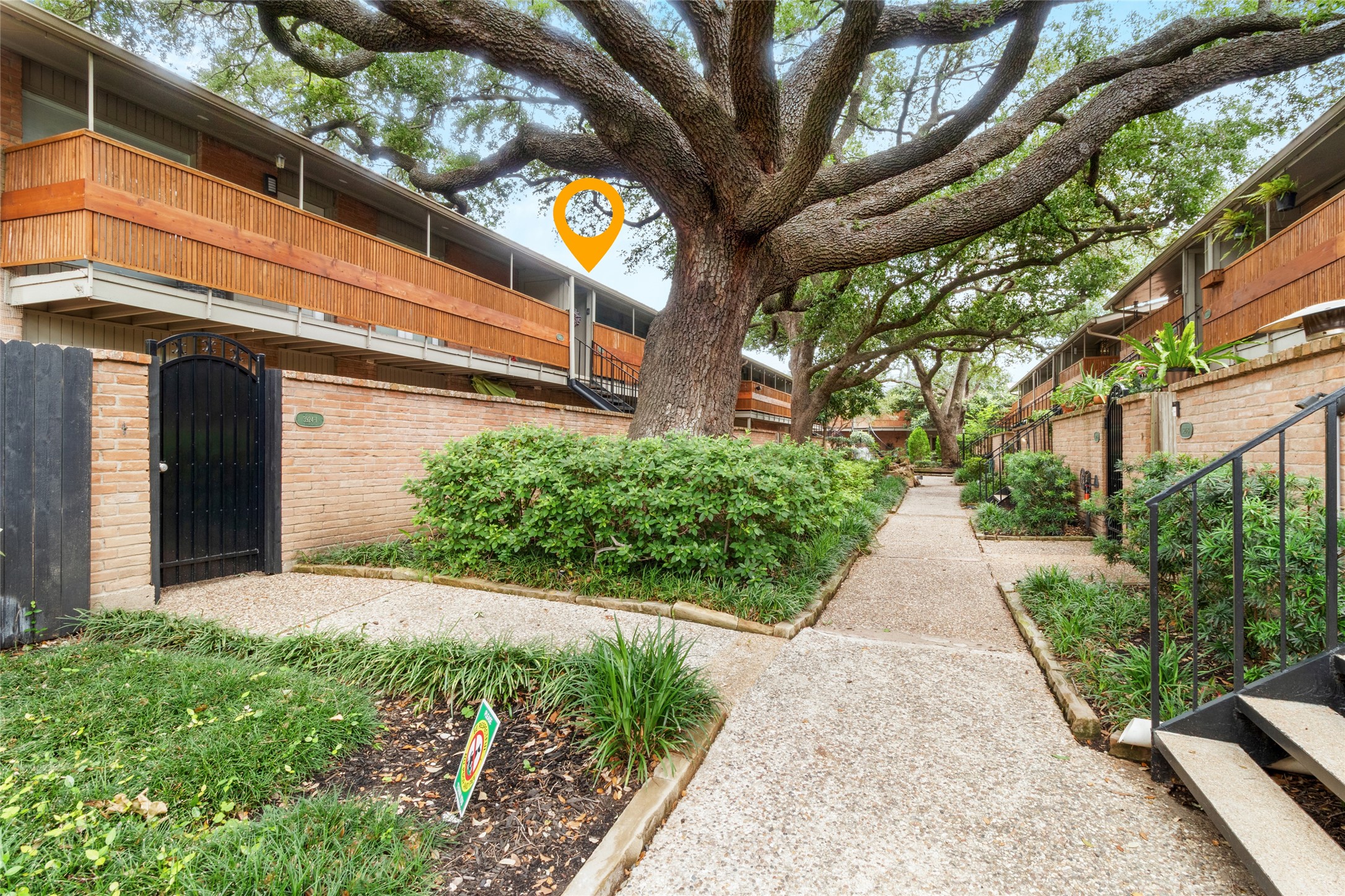 3924 West Alabama Street, Unit 4 Houston, TX 77027 - Photo 20 of 32 Another View of the courtyard as you walk to the pool and rec area.